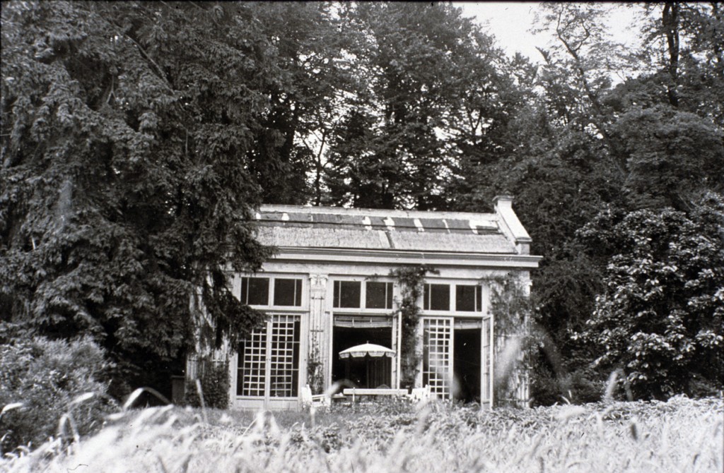 De oranjerie, gebouwd i.o.v. Kneppelhout na aankoop van het landgoed. In diens tijd was er een zondagsschool in onder gebracht.