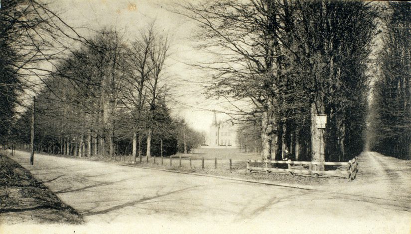 De Utrechtseweg aan het begin van de twintigste eeuw met rechts het huis de "Sonnenberg" en de oprijlaan naar het huis, thans de Sonnenberglaan.
