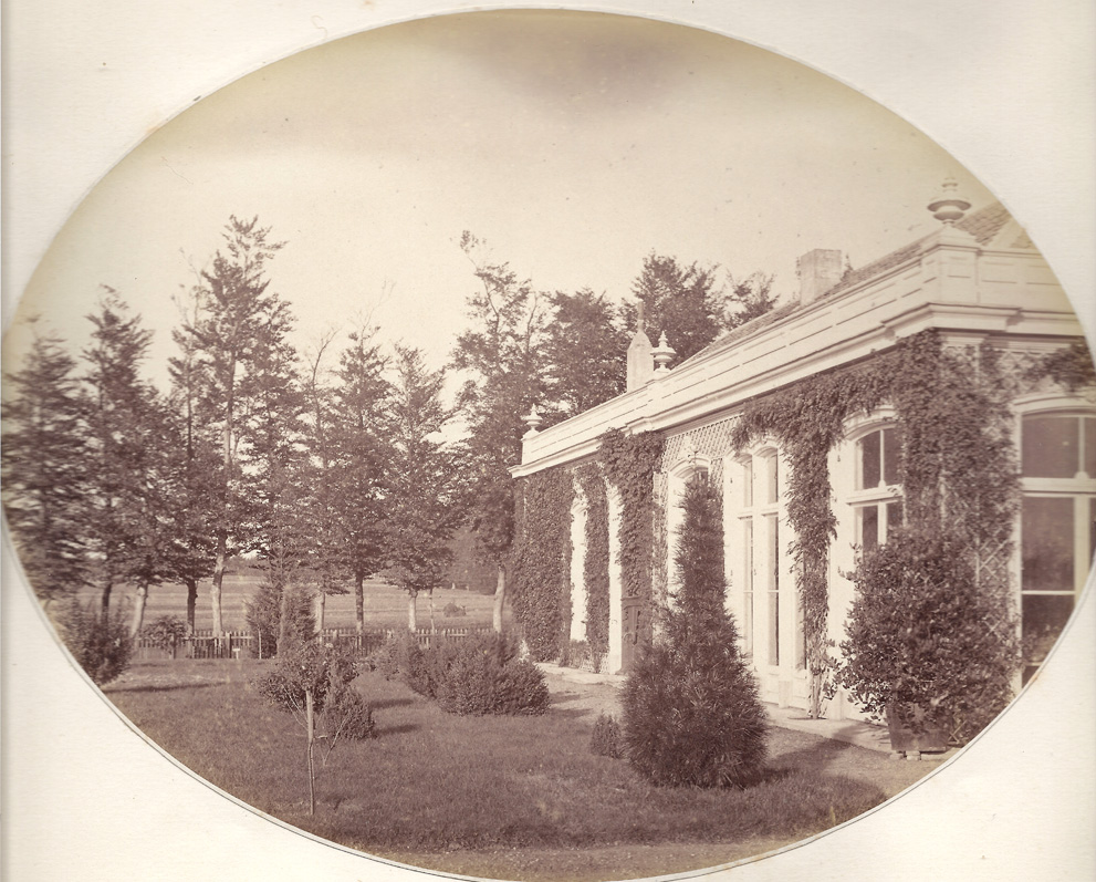 De oranjerie van huize "Valkenburg, waarin de schilderes Anna Henriette Wolterbeek in de tweede helft van de negentiende eeuw haar zomeratelier had.