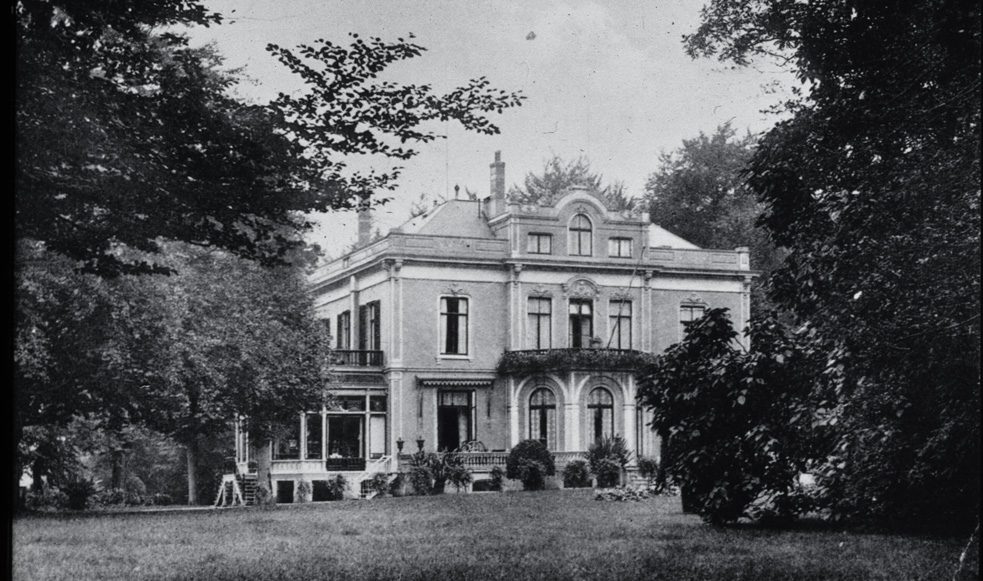 Huis "Hartenstein" in de tijd dat het nog woonhuis was, voor WOII. Daarna werd er een hotel in gevestigd.