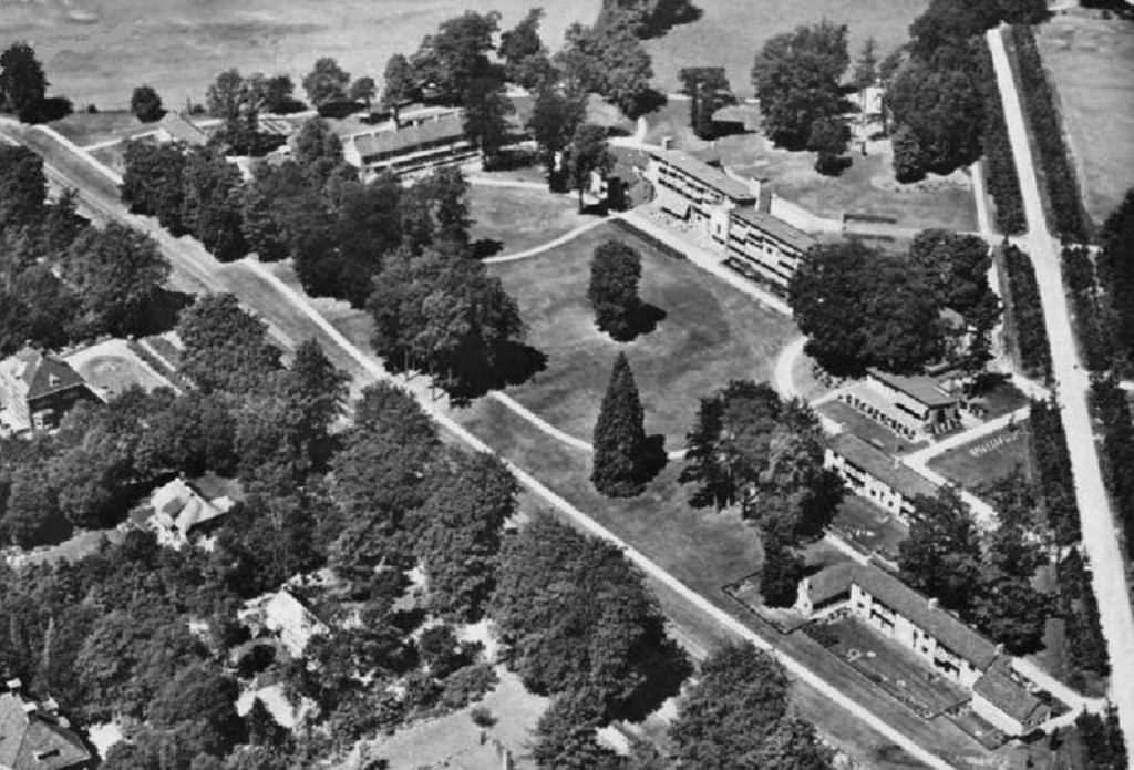 Luchtfoto van het tehuis voor de Sonneberg.