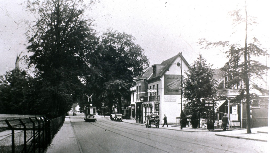 Gaan we iets westelijker op de Utrechtseweg staan en kijken oostwaarts dan levert dit het volgende beeld op.