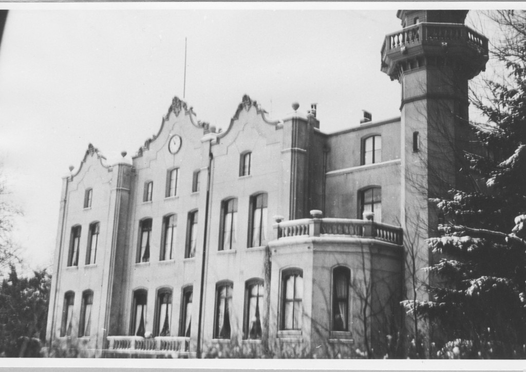 Het huis de Hemelse Berg, met zicht op de oostzijde, in de tijd van bewoning door de familie Beelaerts van Blokland.