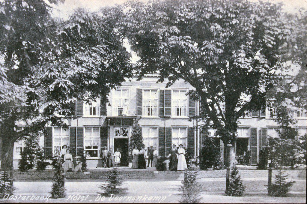 Vooraanzicht van hotel "de Doornenkamp"".