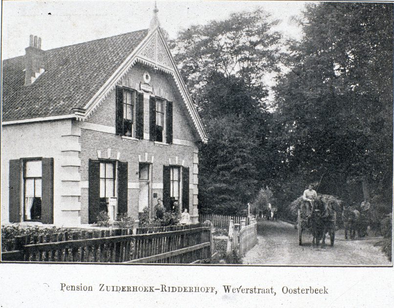 Pension "Zuiderhoek- Ridderhoff" met rechts een paard en wagen komend vanaf de ingang van de villa van de A. J. van Delden, gelegen in Den Eng, nabij de huidige Bildersweg. Vanaf 1916 werd de villa bewoond door de W. E. Voûte. Aannemelijk lijkt dat het van Deldenpad niet is genoemd naar Jan van Delden die belangen had op Dreijen, maar naar de bewoner van deze villa, A. J. van Delden.